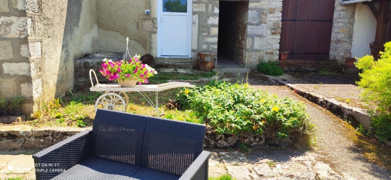 Maison De Charme Avec Jardin Cousance Exterior foto
