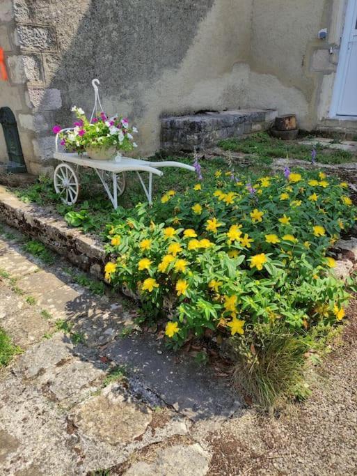 Maison De Charme Avec Jardin Cousance Exterior foto